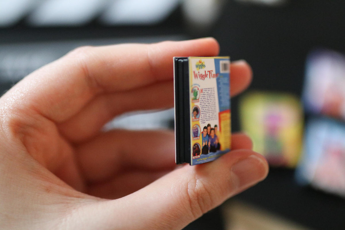 Mini Magnet Nostalgic Kids TV DVDs
