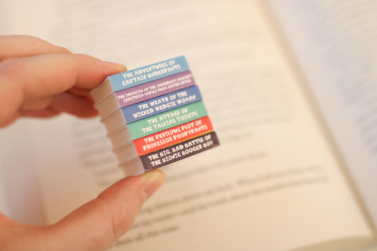 Mini Magnet Captain Underpants Books