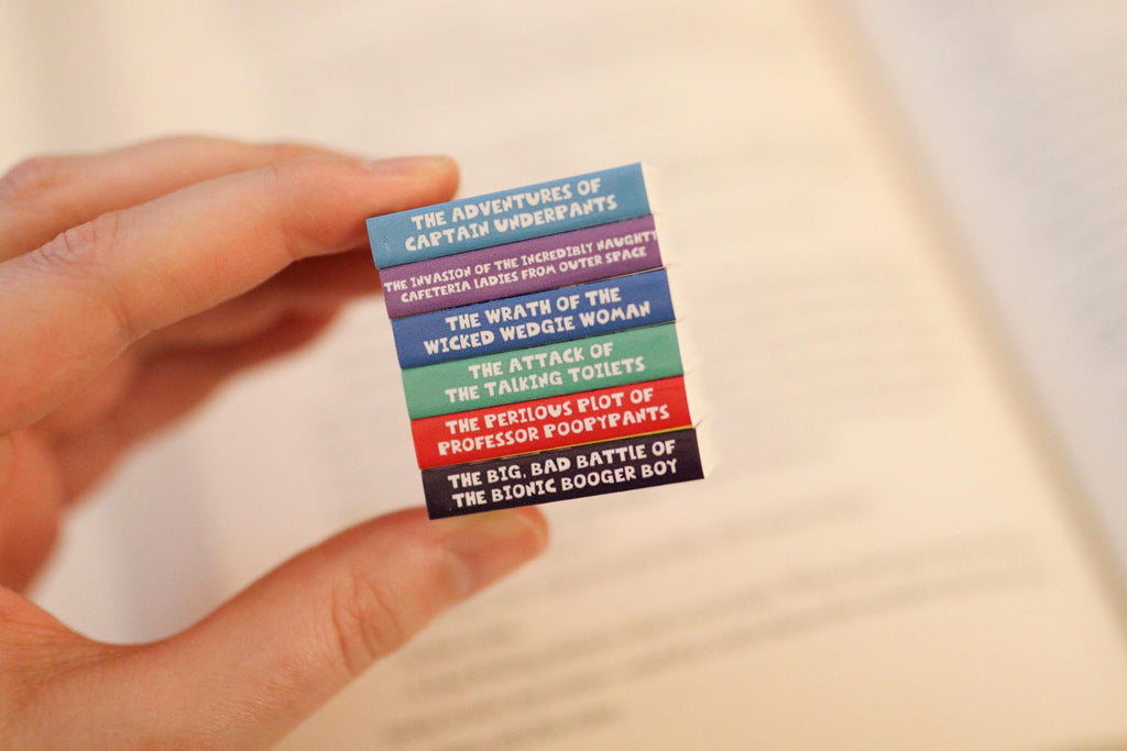 Mini Magnet Captain Underpants Books