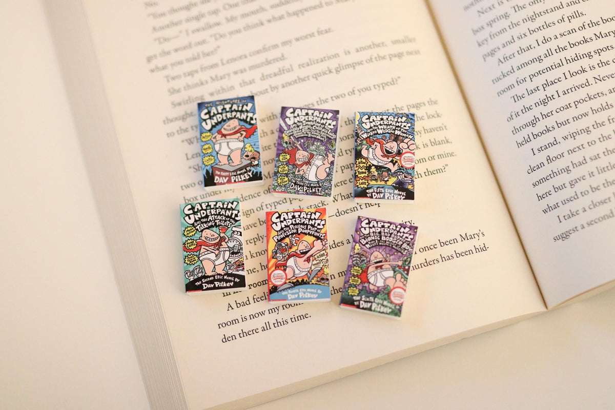 Mini Magnet Captain Underpants Books
