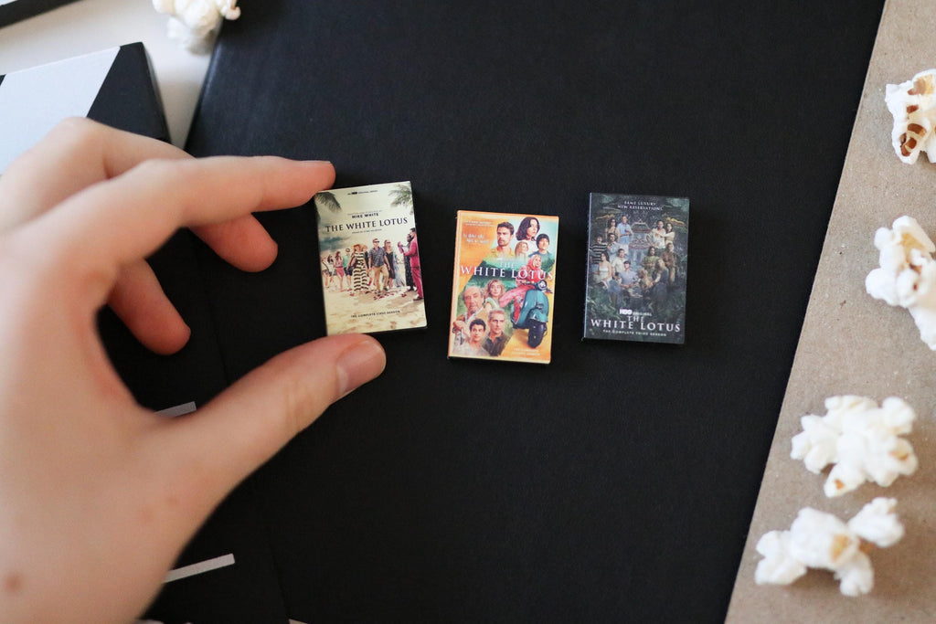 Mini Magnet White Lotus DVDs
