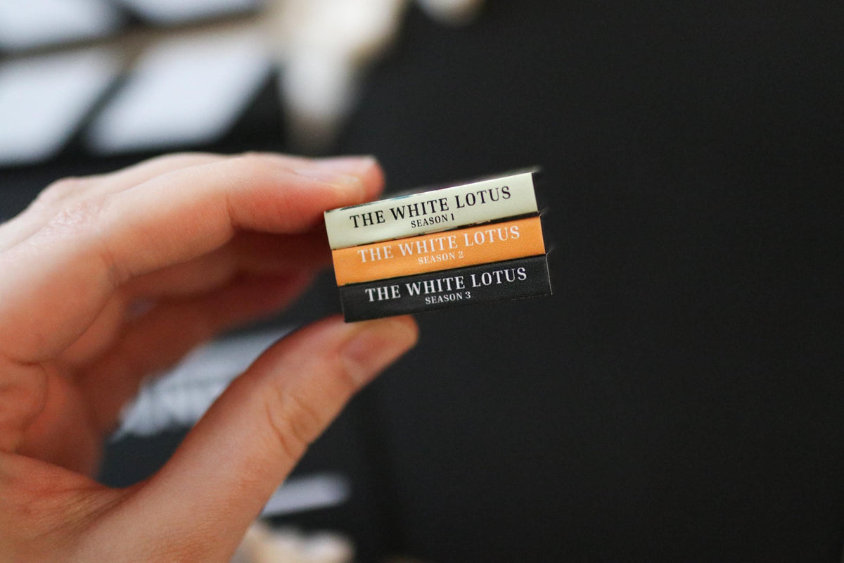 Mini Magnet White Lotus DVDs