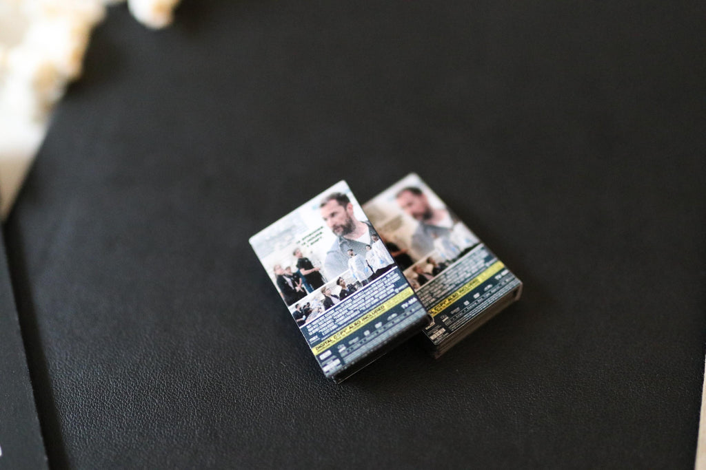 Mini Magnet The Pitt DVDs