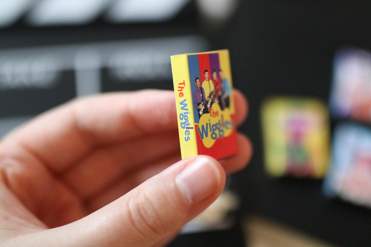 Mini Magnet Nostalgic Kids TV DVDs