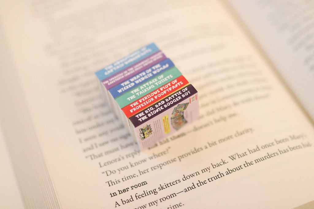 Mini Magnet Captain Underpants Books