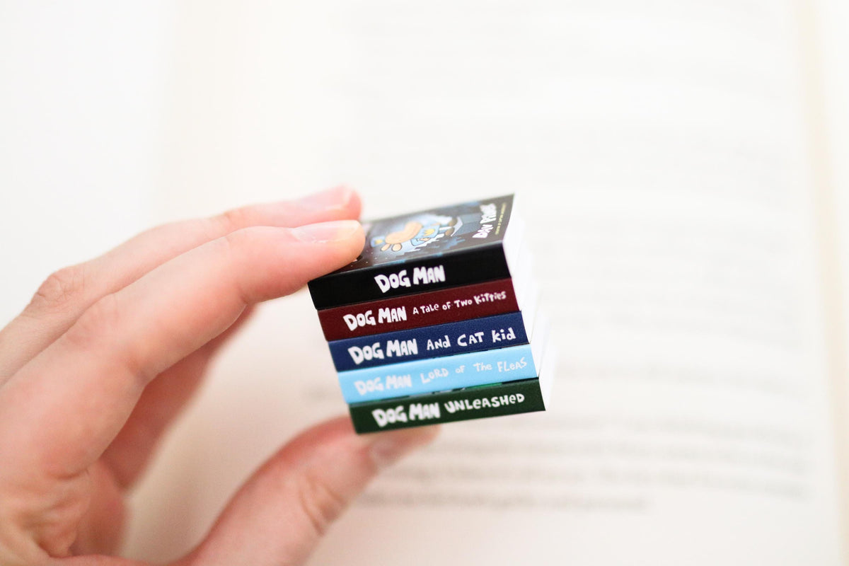 Mini Magnet Dog Man Books
