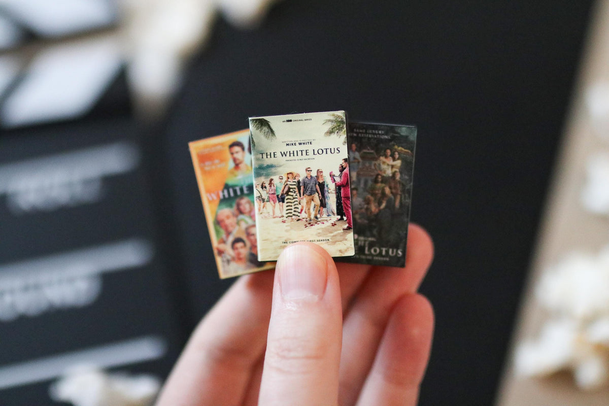 Mini Magnet White Lotus DVDs