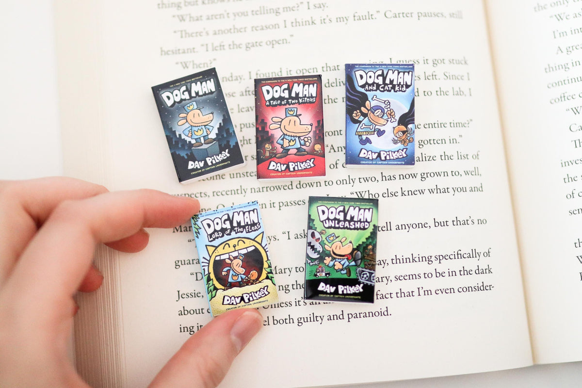 Mini Magnet Dog Man Books