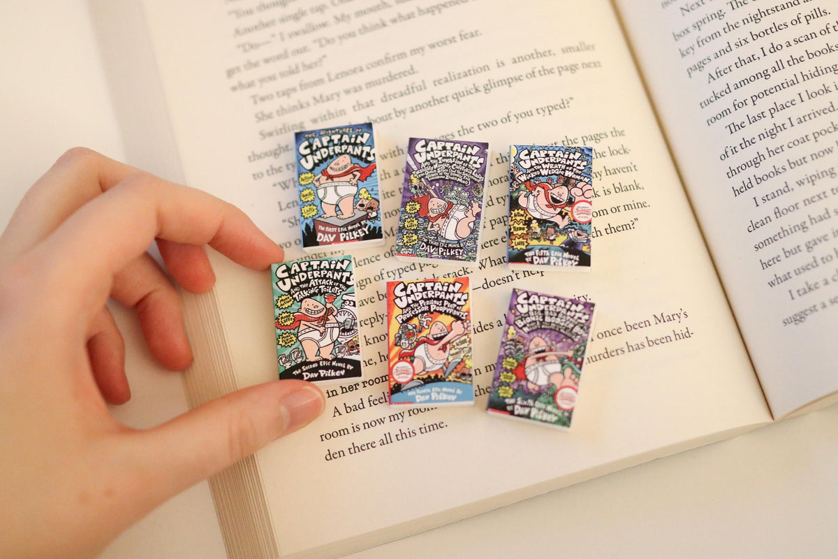Mini Magnet Captain Underpants Books
